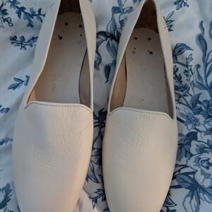 Vionic Cream Slip-On Loafers